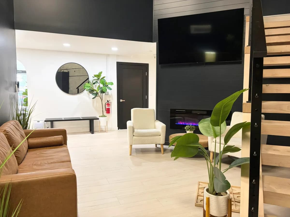 The Salon atmosphere and decor